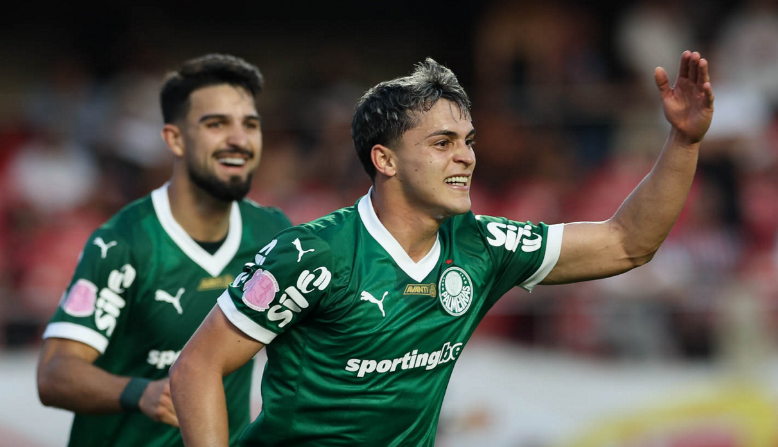 Palmeiras vira sobre São Paulo e assume a ponta no Brasileirão