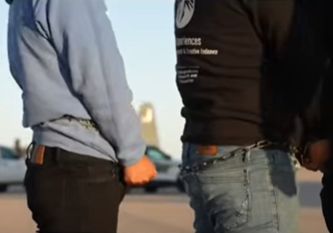 Mais um voo com 84 brasileiros deportados dos EUA chega a Minas Gerais em meio a relatos de violência