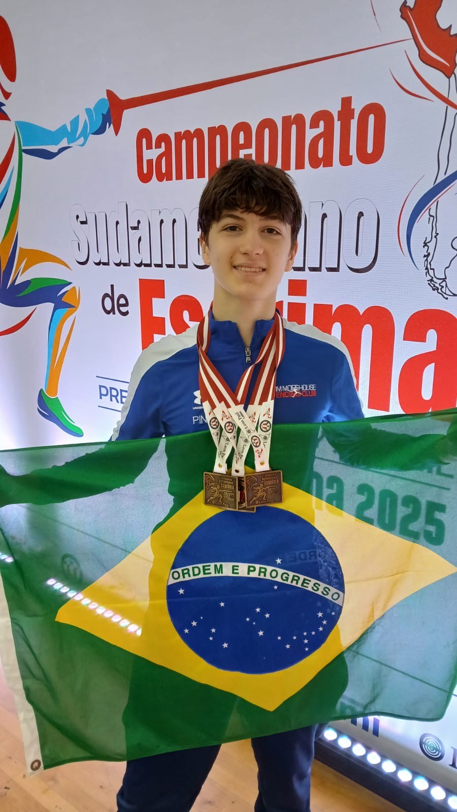 Adolescente brasileiro de Connecticut faz história com cinco medalhas de ouro no Campeonato Sul-Americano de Esgrima