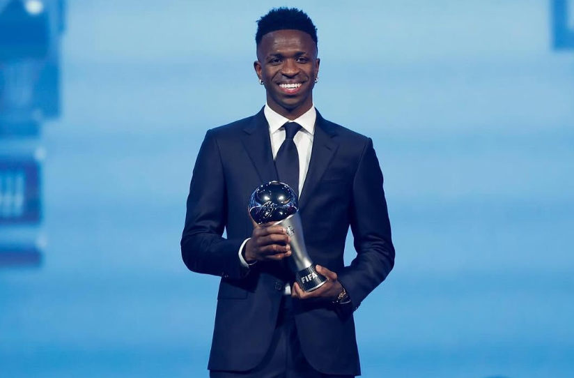Vini Junior vê evolução na seleção