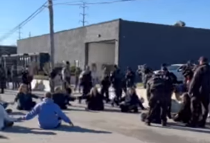 Mais de uma dúzia de mães são presas em protesto pacífico contra ações do ICE em Chicago