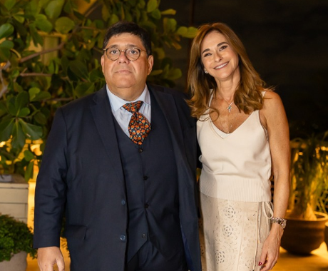 Cônsul-Geral Adjunto participa de jantar beneficente em Miami e destaca compromisso com impacto social
