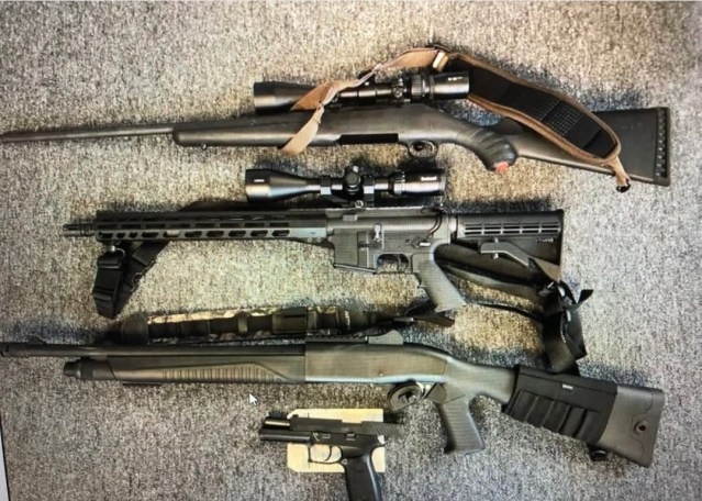 Brasileiro é condenado a nove meses de prisão por posse ilegal de armas em Vermont