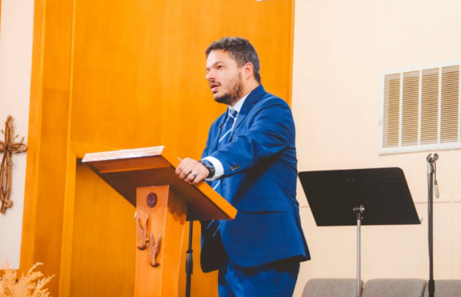 Pastor brasileiro no Texas decide se autodeportar após mais de uma década aguardando residência legal