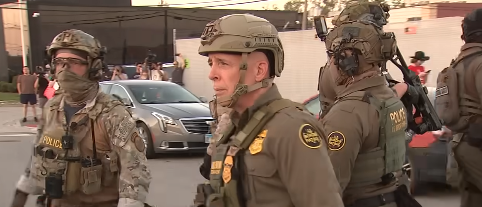 DHS afirma que agentes foram alvo de tiros durante operações de imigração marcadas por confrontos em Chicago