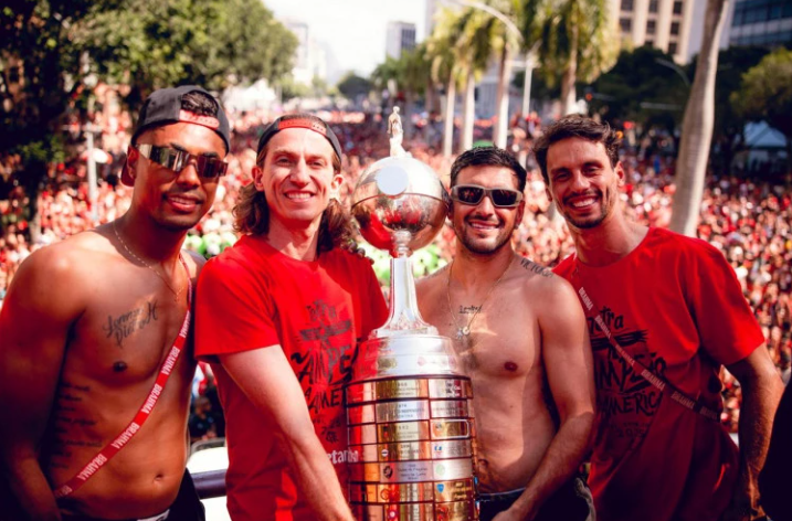Flamengo celebra o tetra nas ruas do rio
