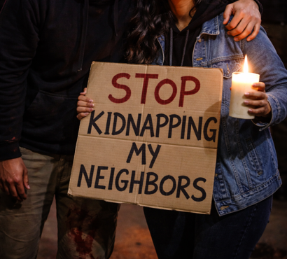 Manifestantes anti-ICE relatam ferimentos graves após disparos com munição menos letal na Califórnia