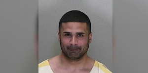 Treinador de cavalos é preso após vídeo mostrar agressão a animal em Summerfield (FL)