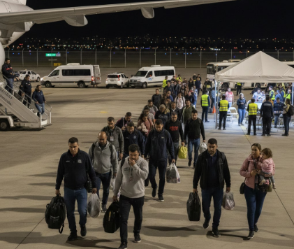 Voo com 72 brasileiros deportados dos EUA chega a Minas Gerais