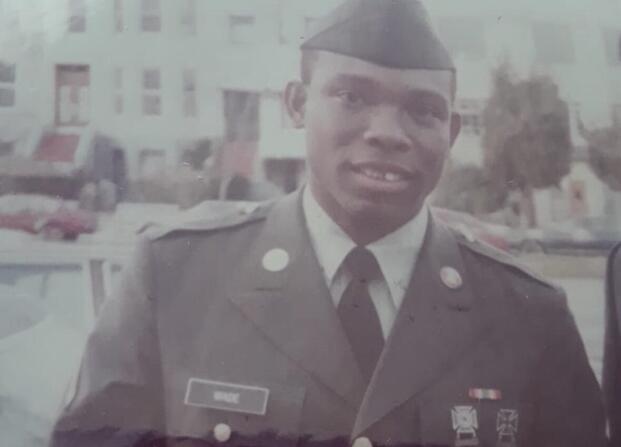 Veterano do Exército dos EUA é deportado para a Jamaica após parada de trânsito na Geórgia