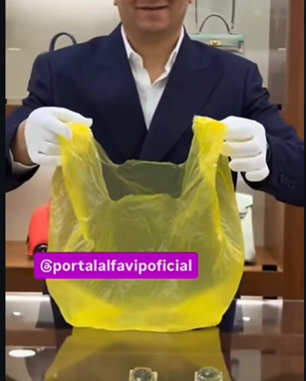 Balanciaga lança bolsa que imita sacola plástica de supermercado por US$ 1,790