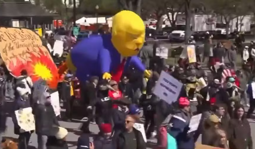 Milhões vão às ruas nos EUA e no mundo em protesto histórico contra governo Trump