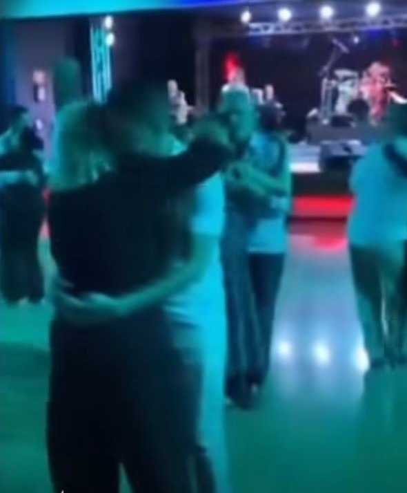 Aos 86 anos, mãe da apresentadora Eliana viraliza na internet após suposto romance com influenciador