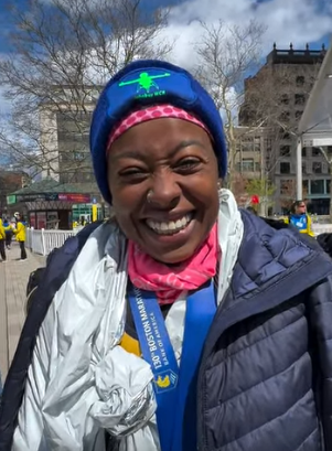 Brasileira conquista quinto lugar na Maratona de Boston, categoria cadeirante