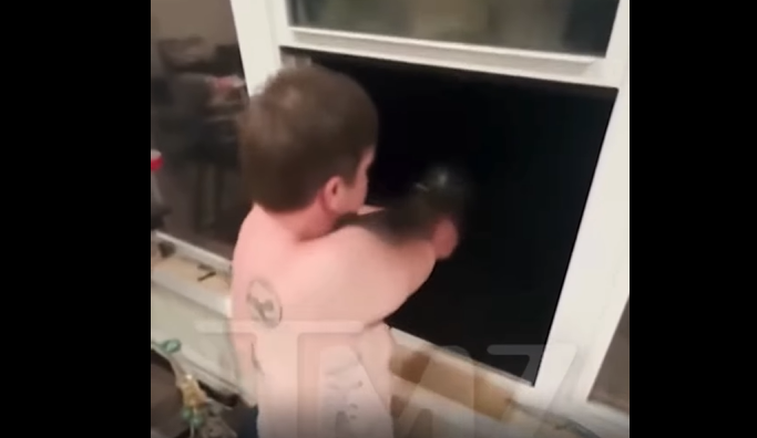 Suspeito de homicídio sem braços e pernas vira centro de polêmica após vídeo com arma