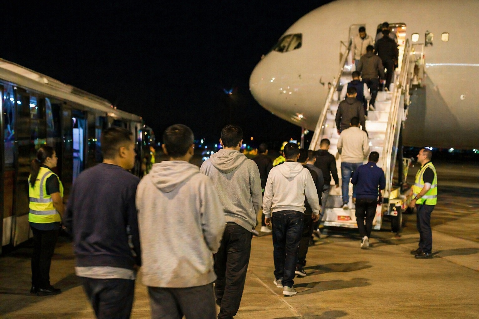 Mais 88 brasileiros são deportados dos EUA