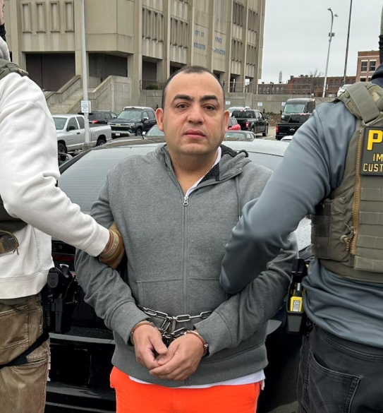 Brasileiro procurado por homicídio no Brasil é preso pelo ICE em Worcester (MA)
