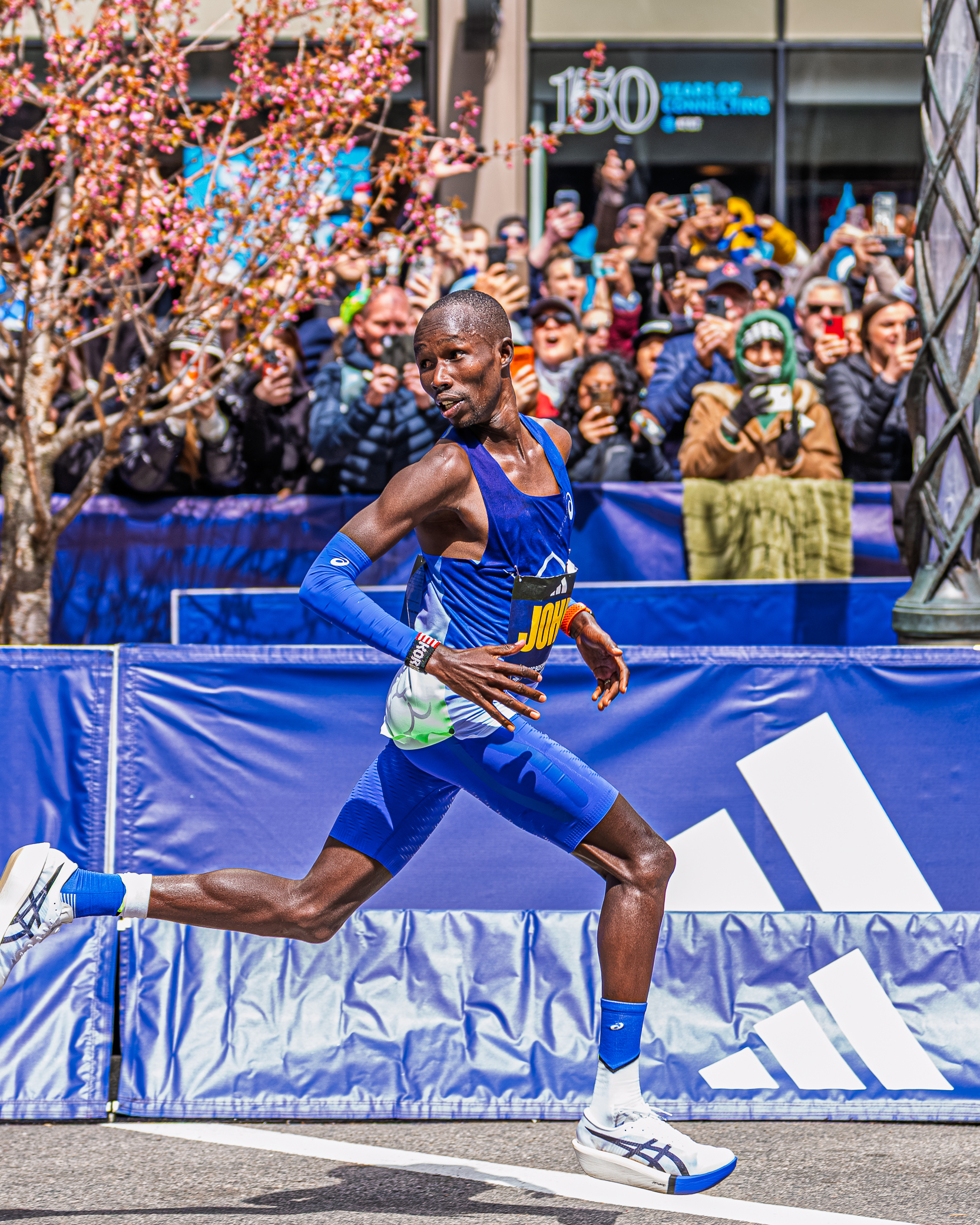 Boston Marathon 130: História, Emoção e um Recorde Quebrado após 15 Anos.