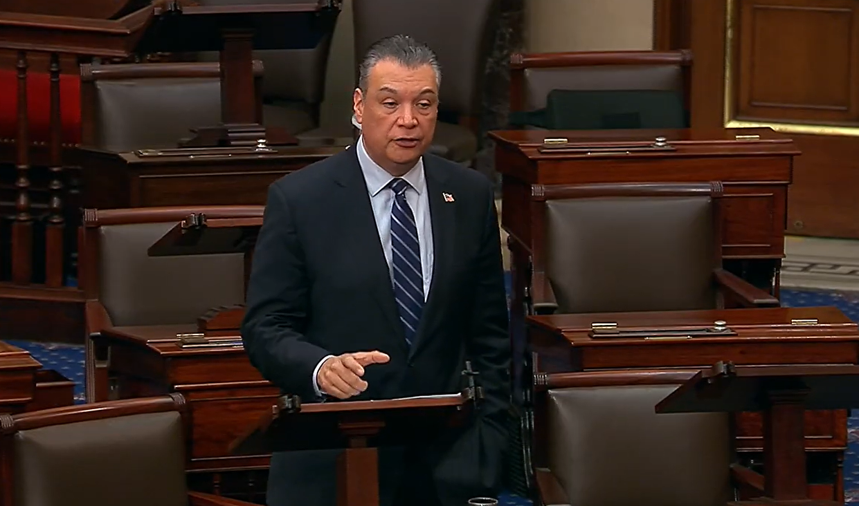 Senador Alex Padilla fará discurso de abertura no maior encontro de líderes latinos dos EUA