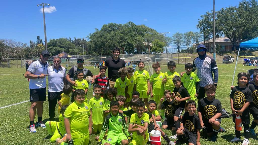 CT da Academia do Santos FC recebe visita ilustre de César “Mutante” durante quadrangular de observação de talentos
