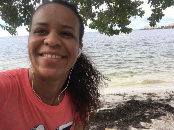 Brasileira desaparece na Flórida e família pede ajuda para encontrá-la