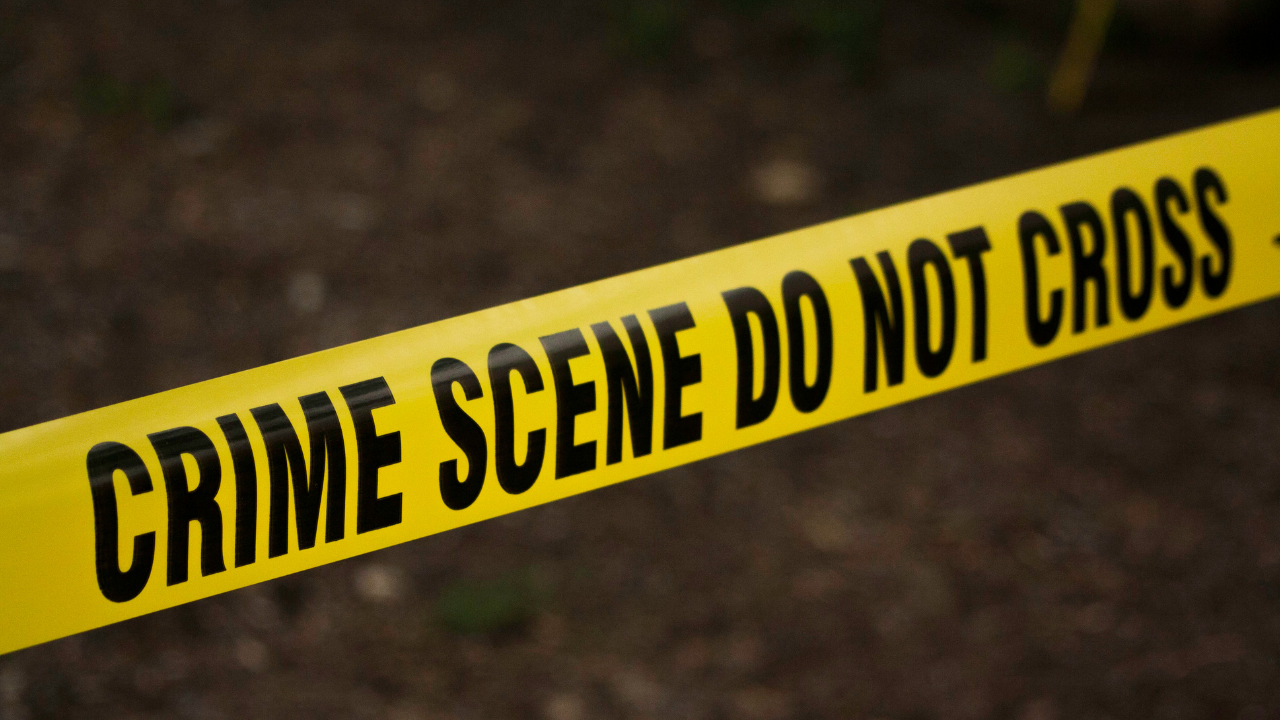 Adolescente encontra a mãe morta dentro de casa no Brooklyn
