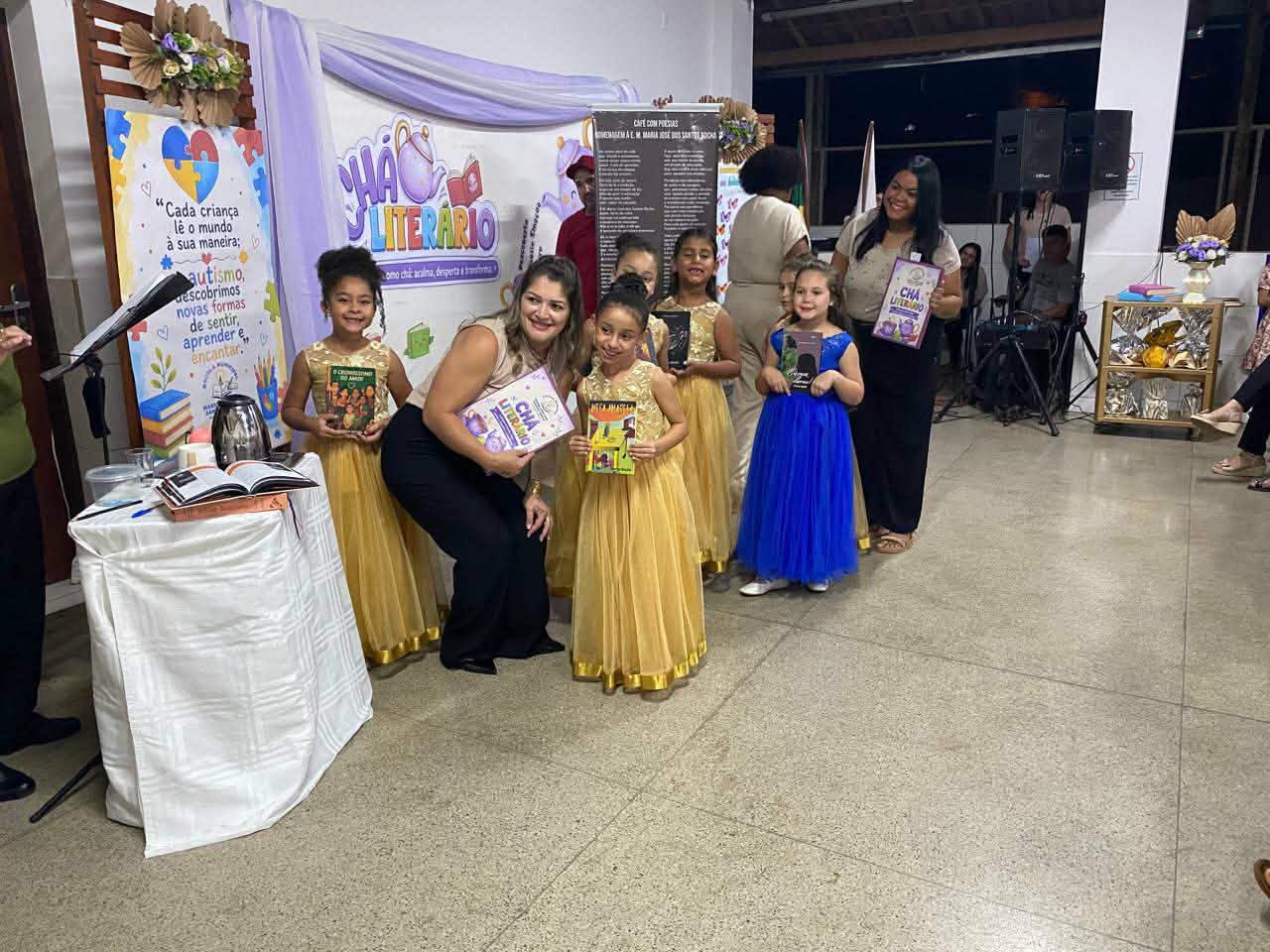 Escritora Márcia Rocha é homenageada durante o 1º Chá Literário em São José do Jacuri (MG)