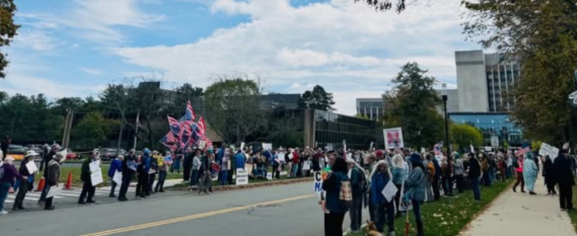 Comunidade imigrante e refugiados ganha destaque em mobilização contra ações do ICE em Massachusetts