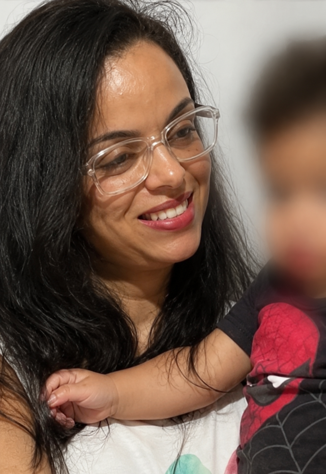 Brasileira trava batalha na Tunísia para recuperar guarda do filho de 3 anos