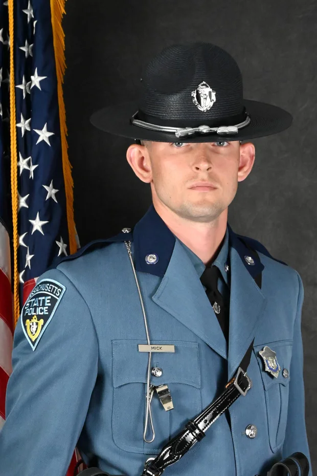 Policial estadual de Massachusetts morre após grave acidente durante folga