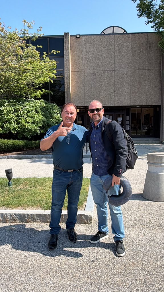 Alex Colombini, é libertado após pagamento de fiança e deixa centro de detenção
