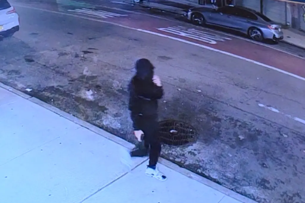 Vídeo mostra momento em que adolescente armado se aproxima antes de detetive da NYPD ser baleado