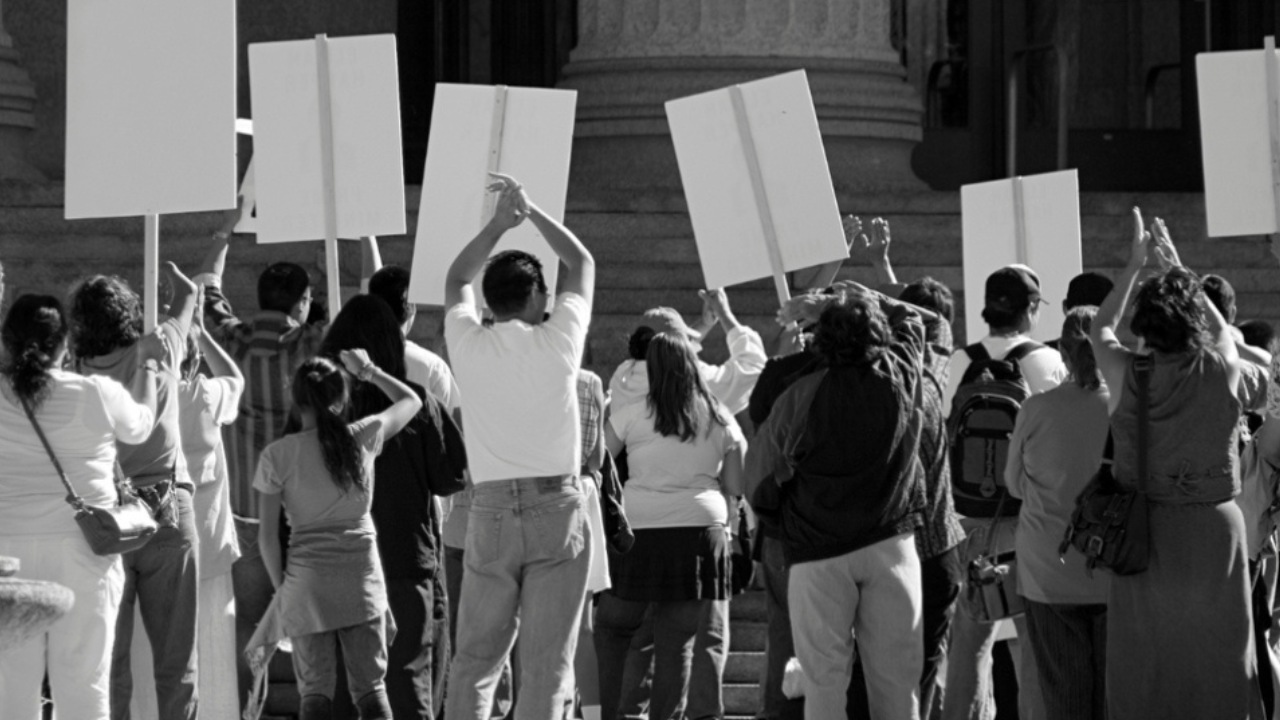 Protestos contra ações do ICE reúnem manifestantes em dezenas de cidades dos Estados Unidos