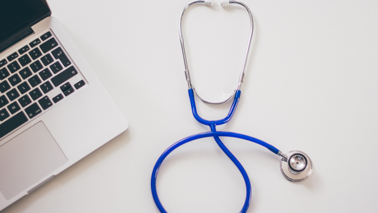 Médica de Massachusetts perde direito de renovar licença após condenação pelos atos de 6 de janeiro