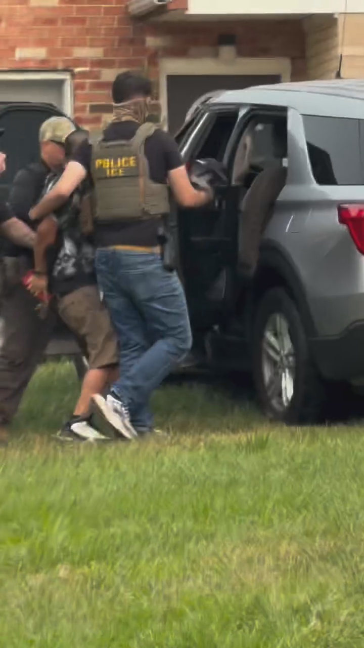 Agentes do ICE detêm imigrante em complexo de apartamentos em Lindenwold, Nova Jersey