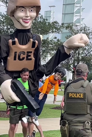 Manifestante anti-ICE é expulso das proximidades de estádio da Copa do Mundo em Atlanta (GA)