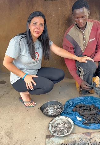 Missionária brasileira que vive nos EUA revela que jovem caça ratos para alimentar a mãe cega em Moçambique