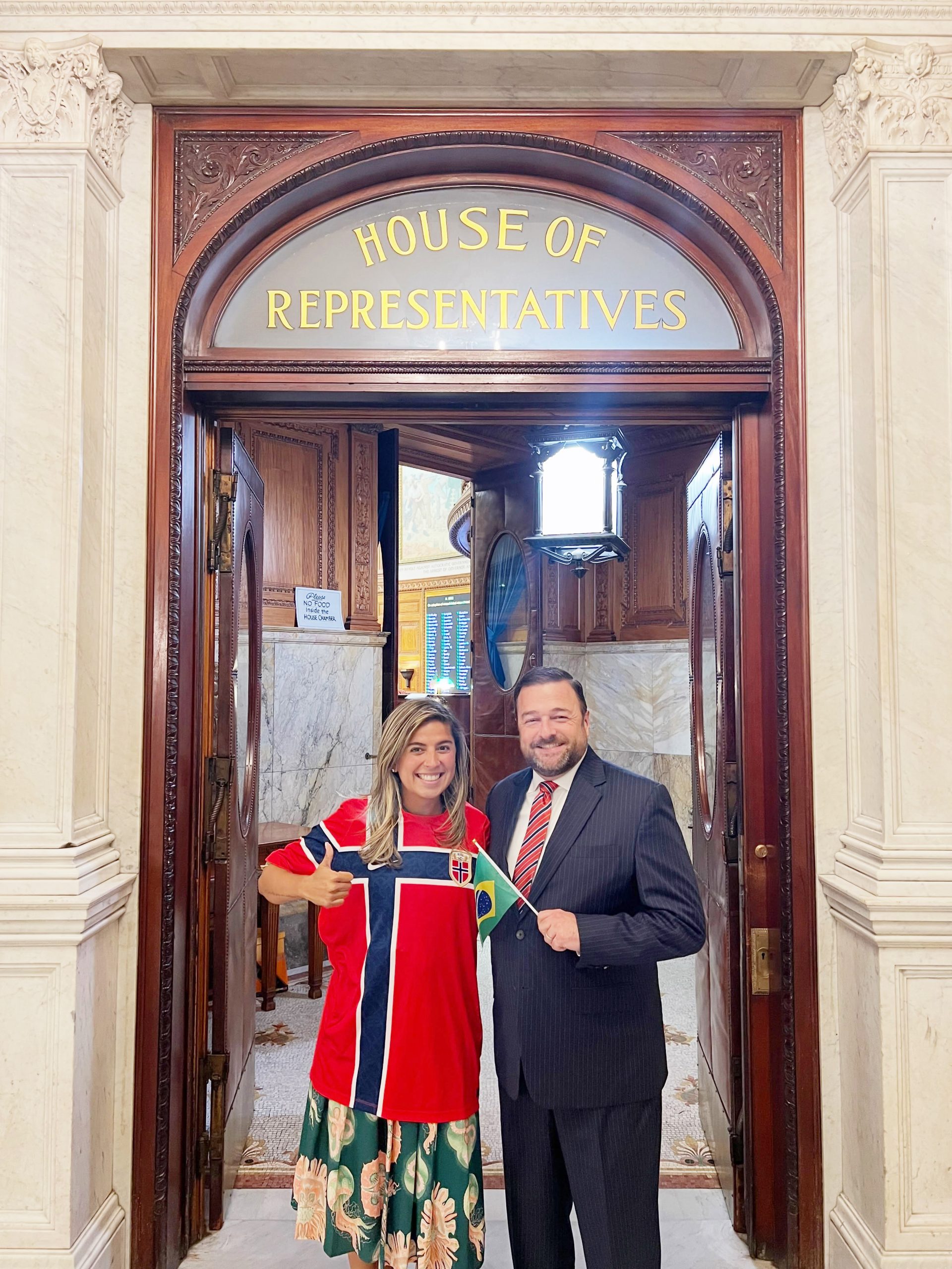 Após aposta sobre partida entre Brasil e Noruega, Deputada brasileira veste camisa norueguesa