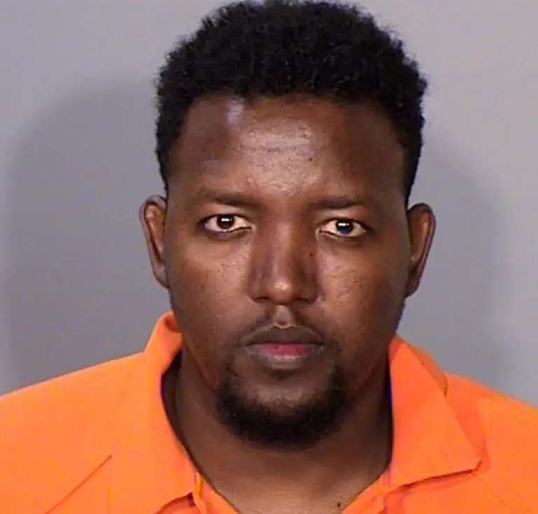 Imigrante é acusado de matar três funcionários de condomínio após disputa por vaga de estacionamento em Minnesota