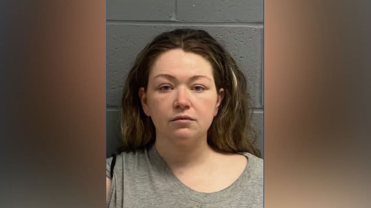 Mãe é presa em Massachusetts após bebê de 2 meses dar entrada em hospital com ferimentos