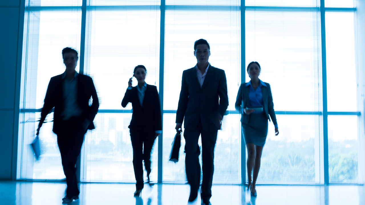 Coluna Thiago Prado: Seis milhões de empresas em transição até 2035. O que isso muda para o comprador brasileiro?