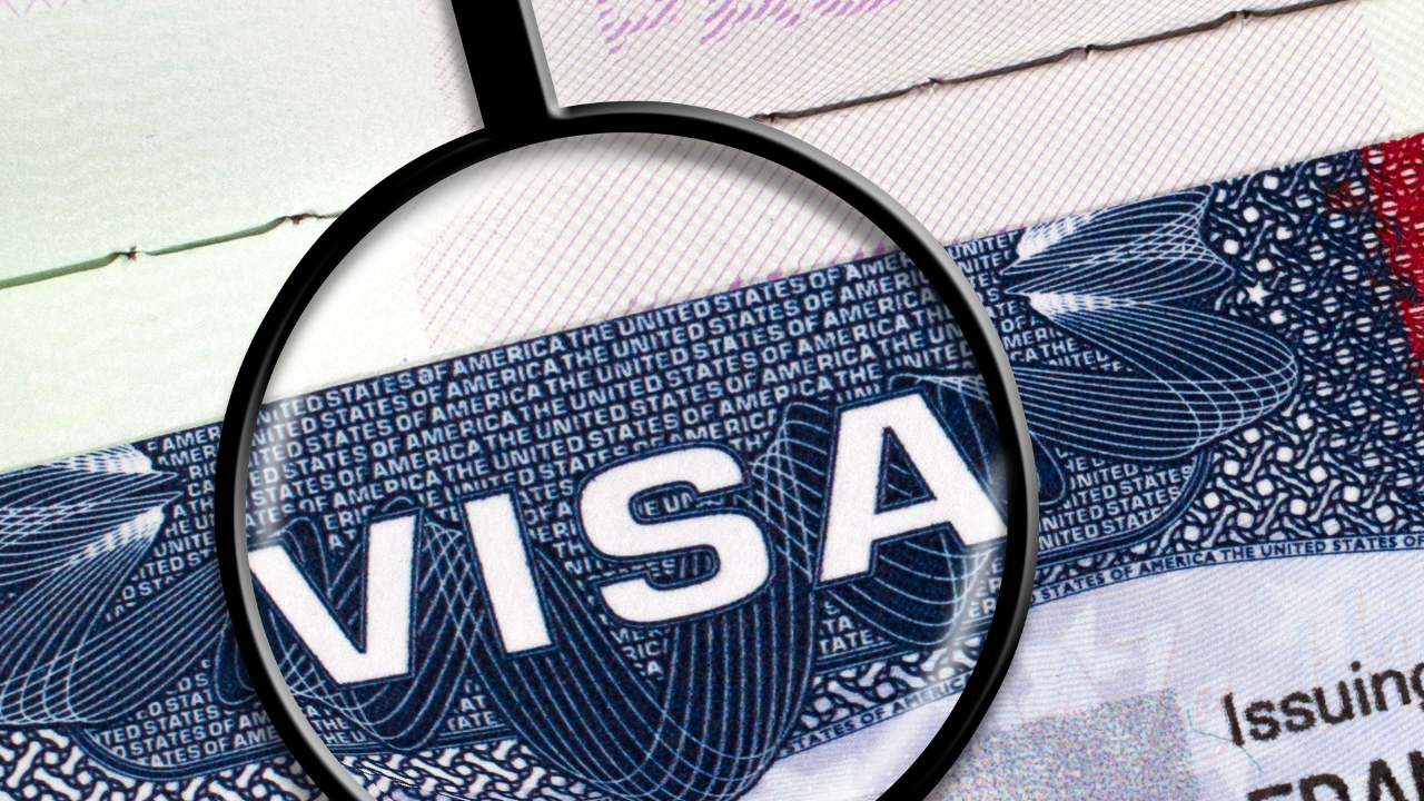 EUA avaliam revogar vistos de até 200 mil estrangeiros que solicitaram asilo