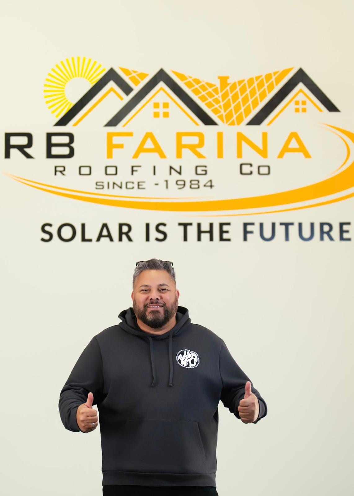 Ricardo Farina celebra 43 anos e recebe emocionante homenagem da comunidade brasileira em Massachusetts