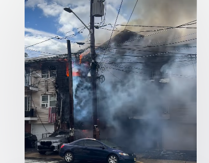 Incêndio de grandes proporções atinge casas em East Newark e deixa cerca de 18 famílias desalojadas