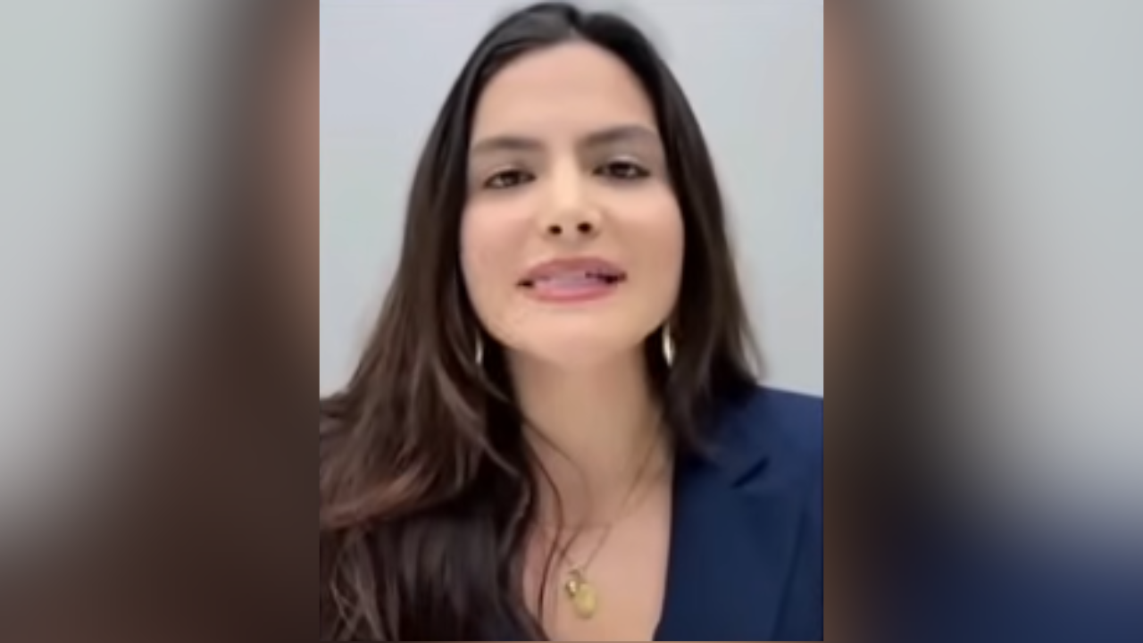 Influenciadora nos EUA oferece avião a Flávio Bolsonaro e declara apoio à família