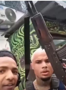 Brasileiro em vídeo com recado a Trump diz que arma era cenográfica