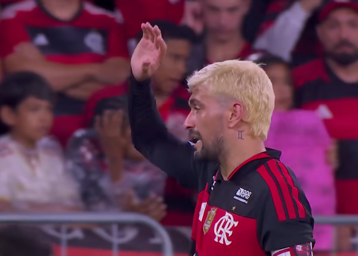 Flamengo segue na liderança